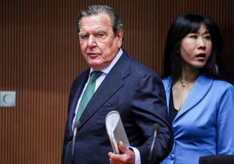 Gerhard Schroeder e la moglie Kim So-yeon