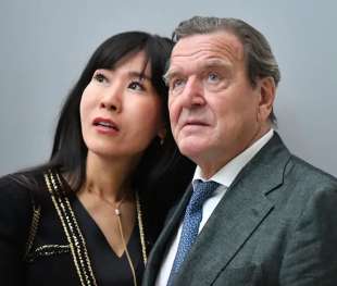 Gerhard Schroeder e la moglie Kim So-yeon