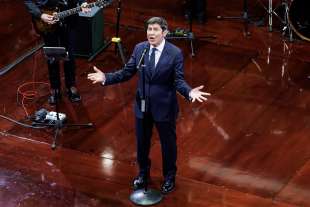 GIANNI MORANDI CANTA IN SENATO 1