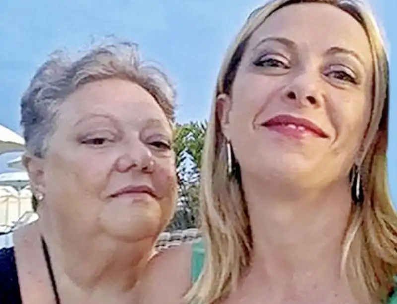 giorgia meloni con la madre anna paratore  