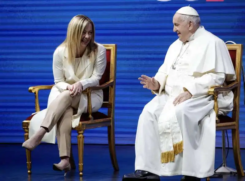 giorgia meloni e papa francesco agli stati generali della natalita'   2