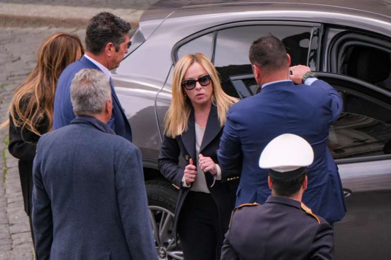 giorgia meloni funerale di andrea augello 1