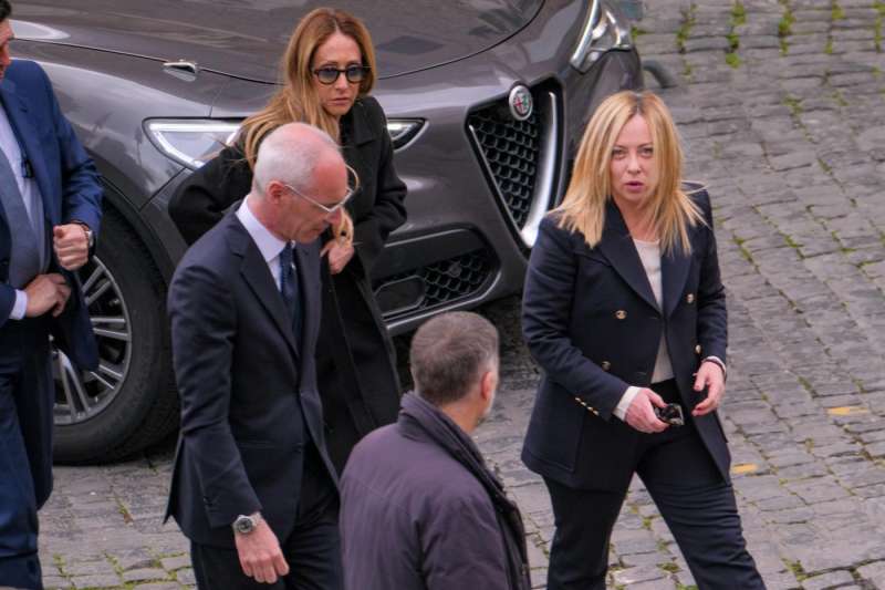 giorgia meloni funerale di andrea augello 2