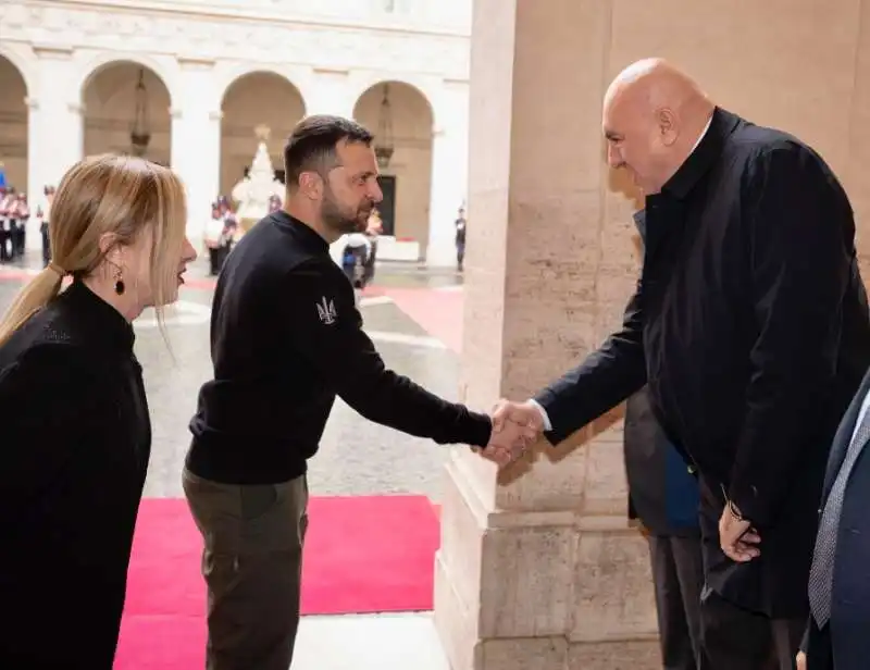 giorgia meloni  volodymyr zelensky e guido crosetto  a palazzo chigi 