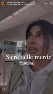 GIULIA CAVAGLIA piange in aeroporto 3