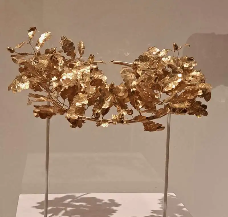 gold crown 