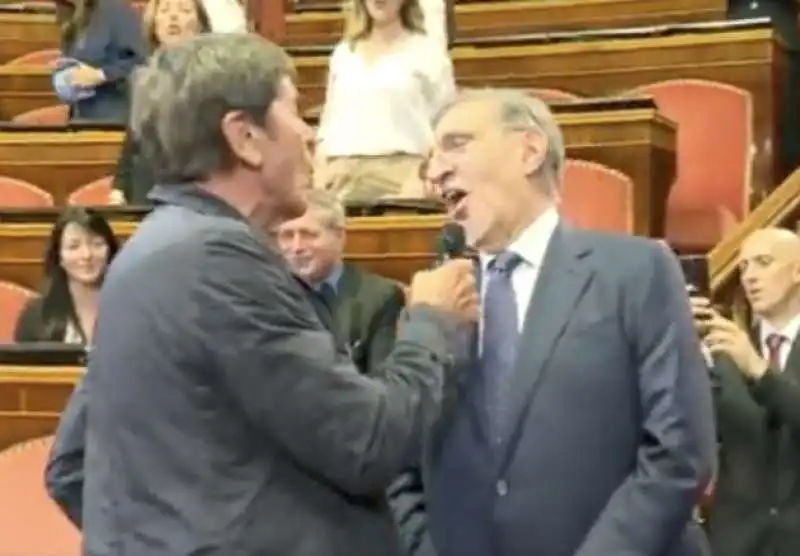 IGNAZIO LA RUSSA CANTA CON GIANNI MORANDI AL SENATO