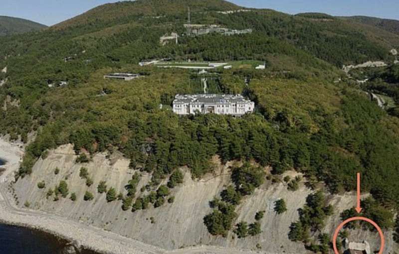 il bunker nel villone di putin sul mar nero