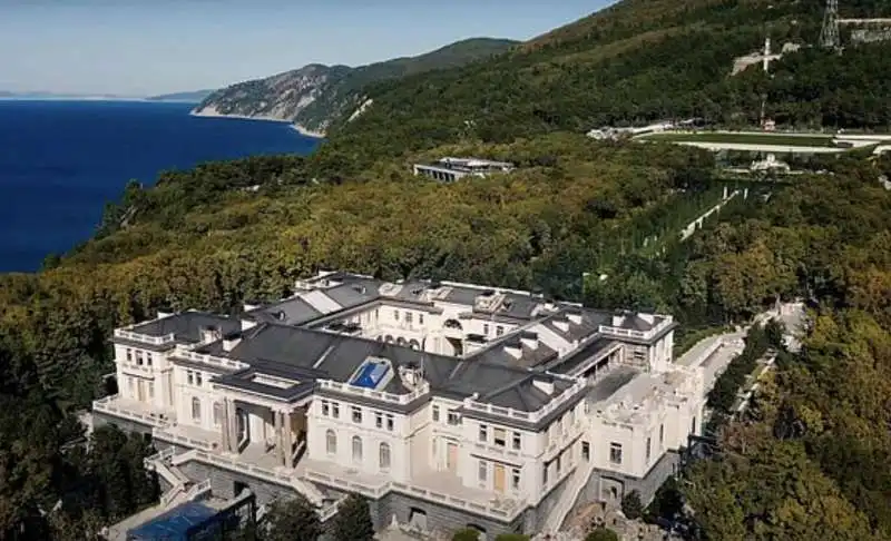 il palazzo di vladimir putin a gelendzhik  sul mar nero   2