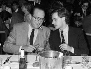 jacques chirac con un giovane nicolas sarkozy