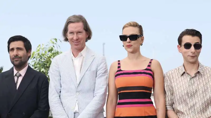 jason schwartzman, wes anderson, scarlett johansson and jake ryan   a cannes 