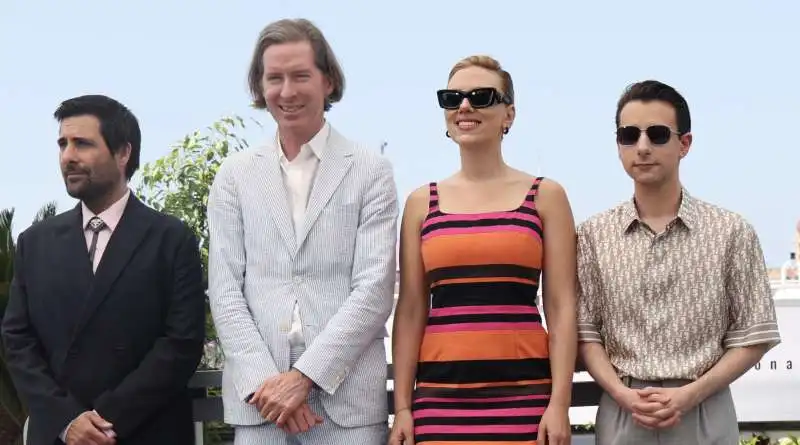 jason schwartzman, wes anderson, scarlett johansson and jake ryan  a cannes 