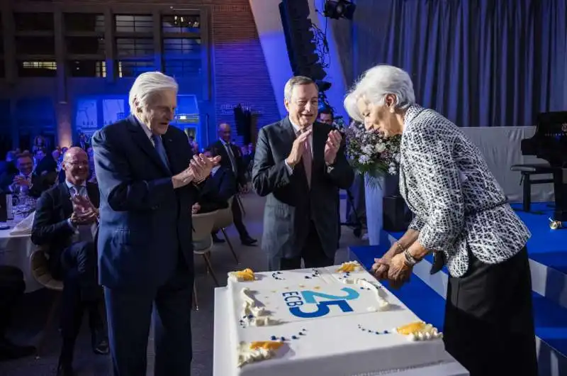 jean claude trichet    mario draghi   christine lagarde   25 anni di bce  