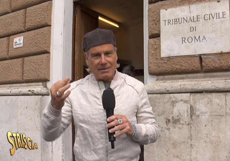 JIMMY GHIONE FUORI DAL TRIBUNALE CIVILE DI ROMA