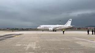 l arrivo di volodymyr zelensky all aeroporto di roma ciampino 14