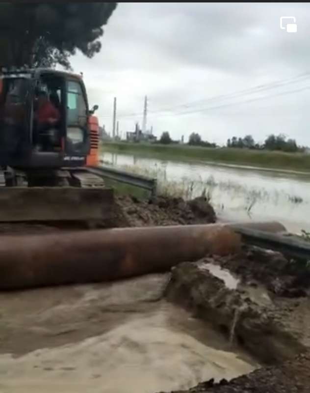 LA CAB TERRA ALLAGA I PROPRI CAMPI PER SALVARE RAVENNA DALL ACQUA