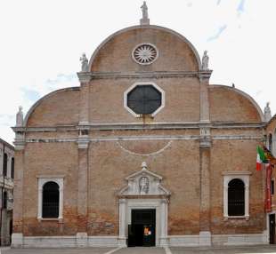 LA CHIESA DI SANTA MARIA DEI CARMINI A VENEZIA