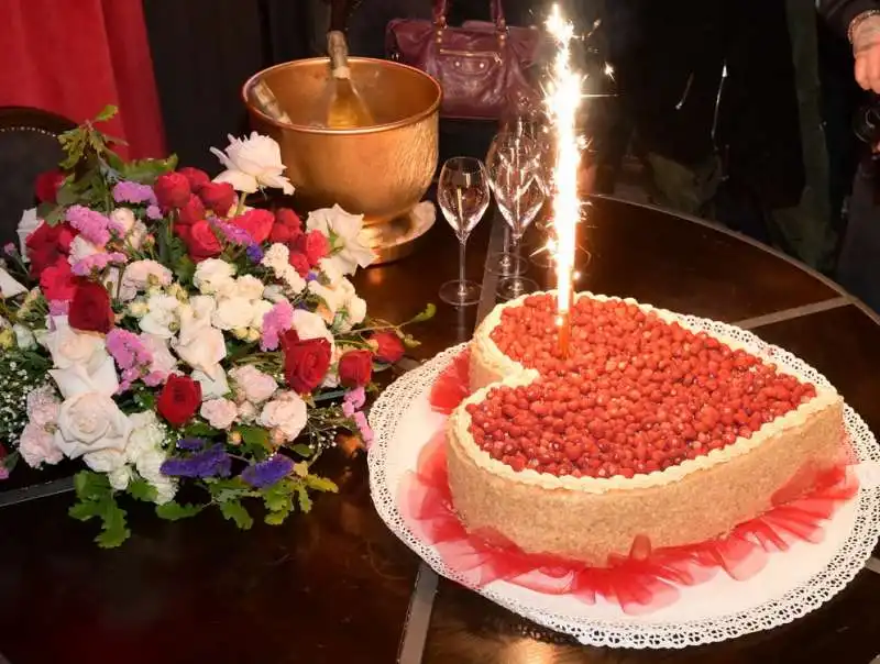 la torta con il cuore per il compleanno di valeria marini