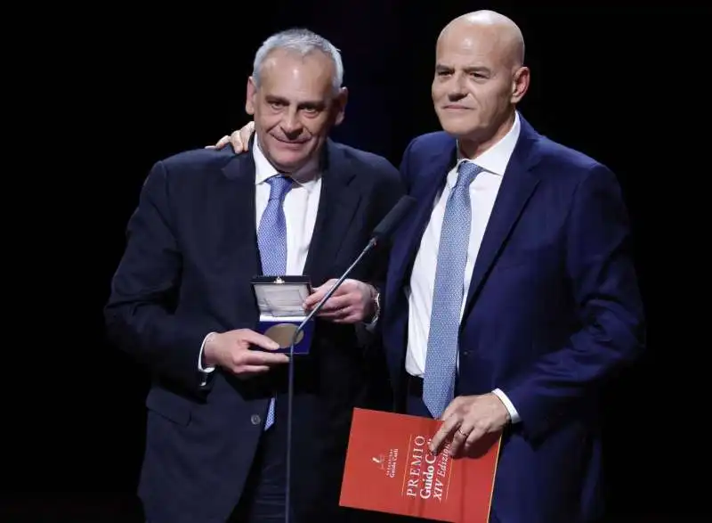 lamberto giannini e claudio descalzi   premio guido carli 2023  