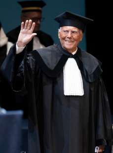 laurea honoris causa giorgio armani 1