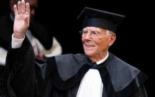 laurea honoris causa giorgio armani 5