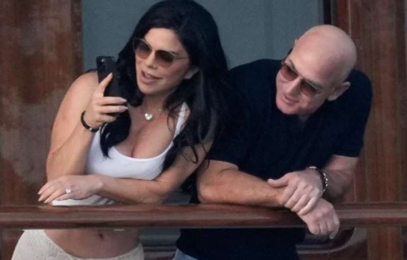 lauren sanchez jeff bezos 4