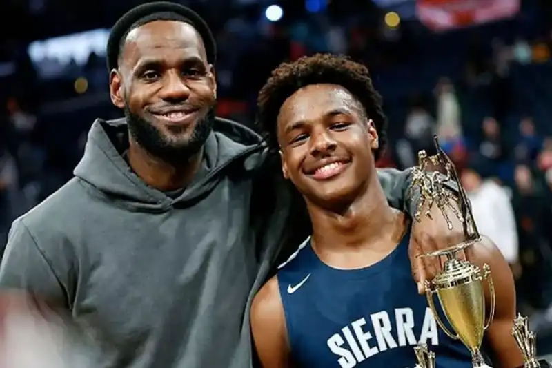 LEBRON JAMES E IL FIGLIO BRONNY 