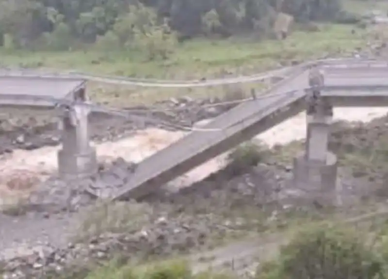 longobucco   crollo del viadotto sulla sila mare   2