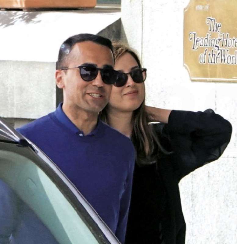 luigi di maio e alessia d alessandro in vacanza a napoli foto chi 5