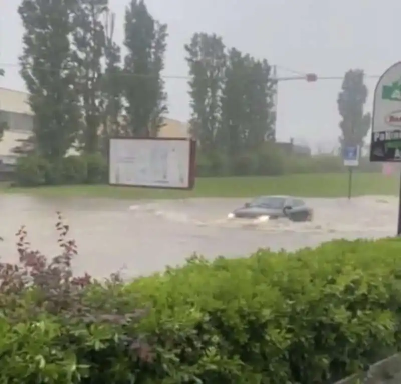 maltempo e allagamenti a riccione 10