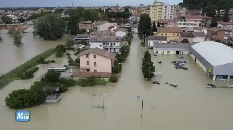 maltempo in emilia romagna   cesena allagata ripresa dal drone   3