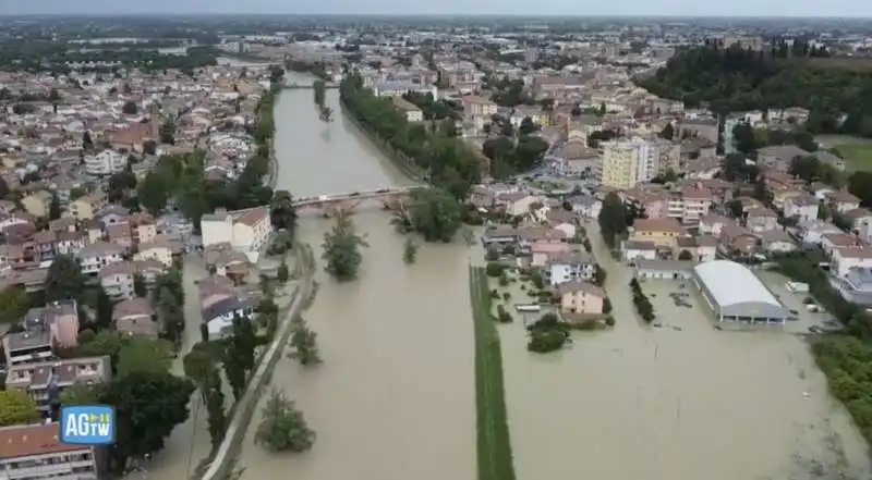 maltempo in emilia romagna   cesena allagata ripresa dal drone   4