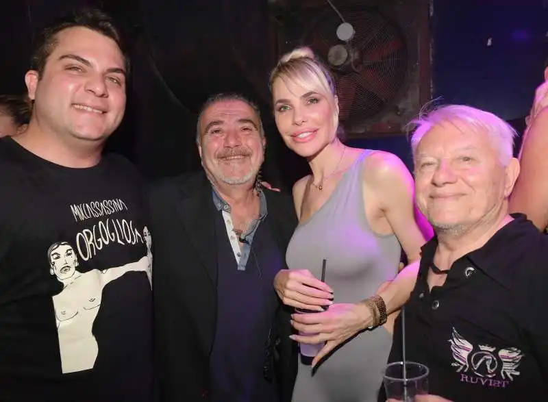 mario colamarino  slhomo  ilary blasi  vanni piccolo  foto di bacco