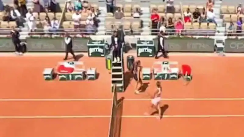 Marta Kostyuk non stringe la mano a Aryna Sabalenka 2