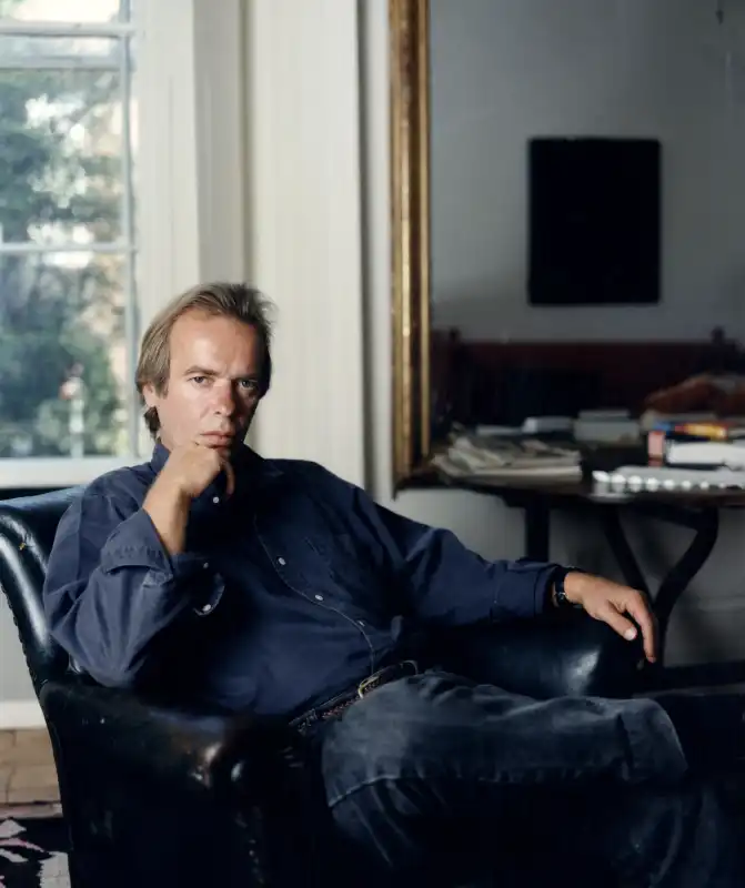 MARTIN AMIS 