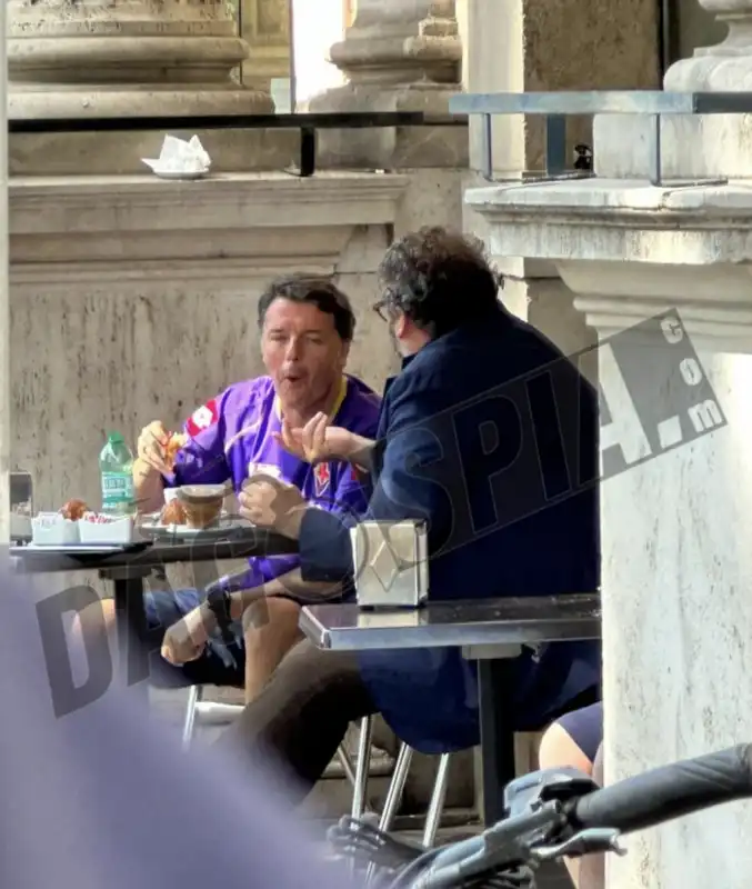 MATTEO RENZI CON LA MAGLIETTA DELLA FIORENTINA CON SALVO NASTASI