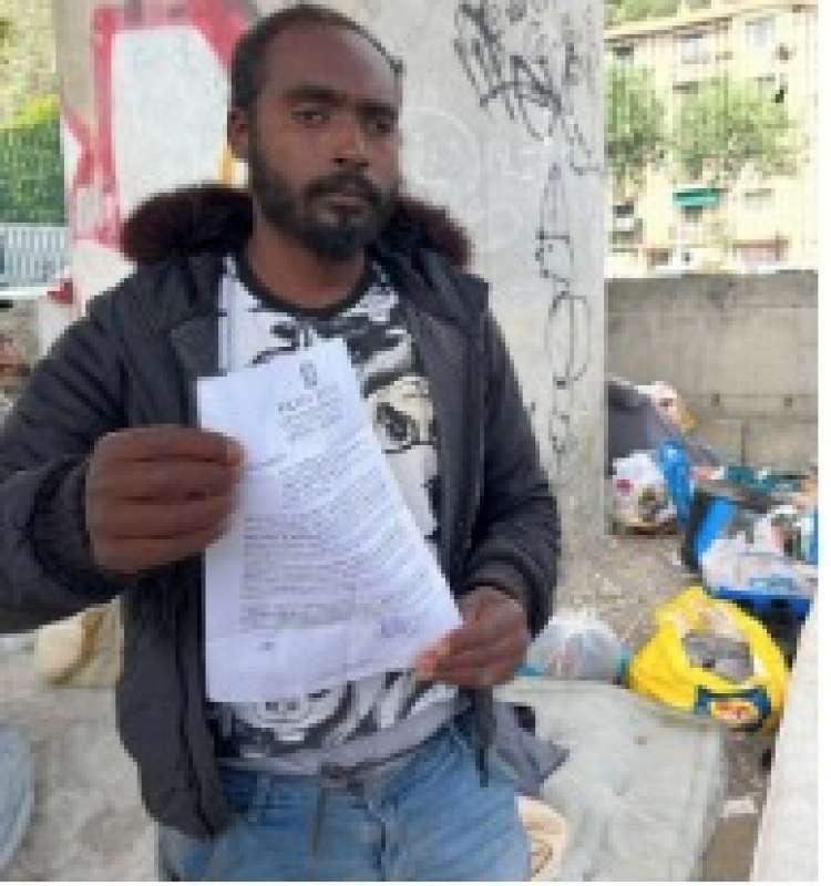 migrante respinto dalla francia a ventimiglia