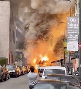 milano esplosione di un furgone in via pier lombardo 3