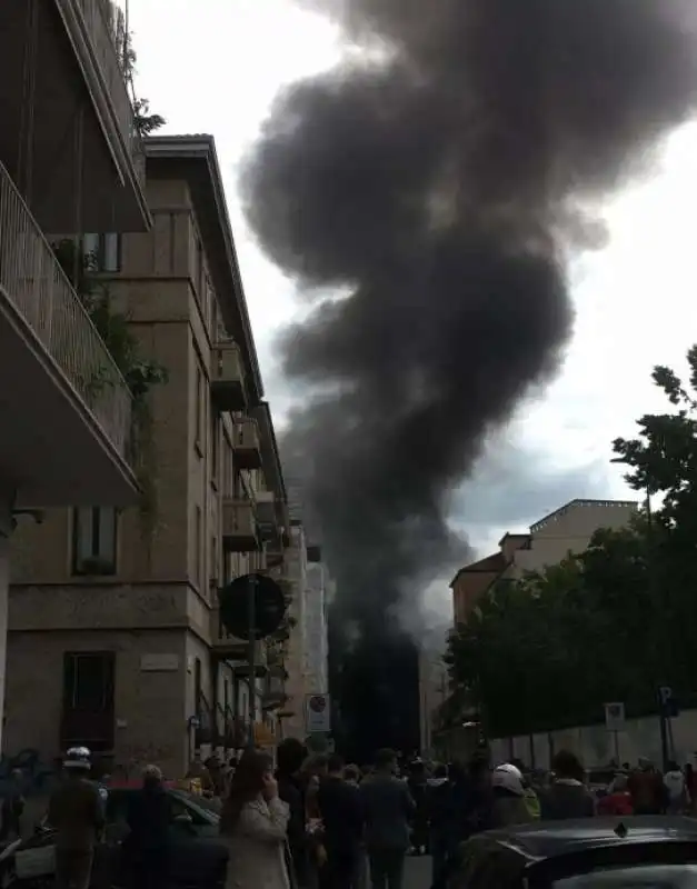 MILANO - ESPLOSIONE IN VIA PIER LOMBARDO   