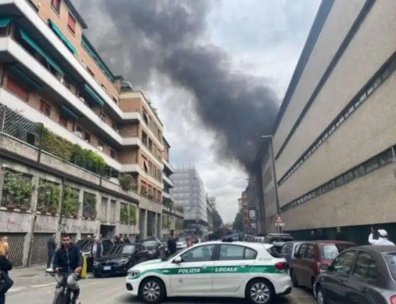 milano   esplosione in via pier lombardo   4