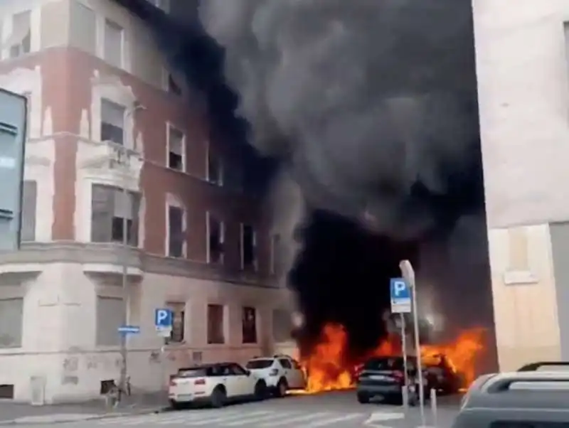 milano   le prime immagini dopo l esplosione in via pier lombardo   2