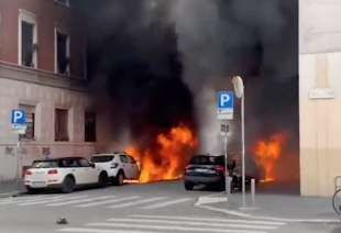 milano le prime immagini dopo l esplosione in via pier lombardo 3