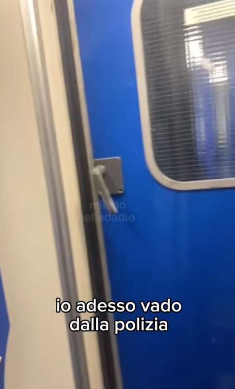 milano molestie sul treno 5