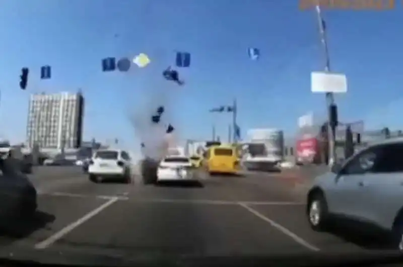 missile cade in strada a kiev    4