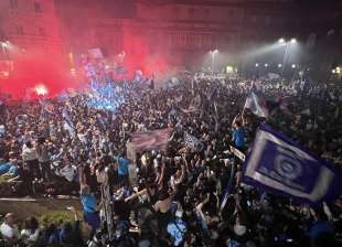 napoli festeggiamenti per lo scudetto 2