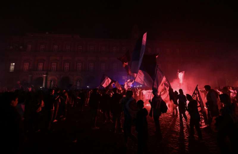 napoli festeggiamenti per lo scudetto 7