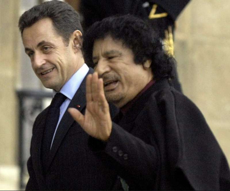 nicolas sarkozy muammar gheddafi 2