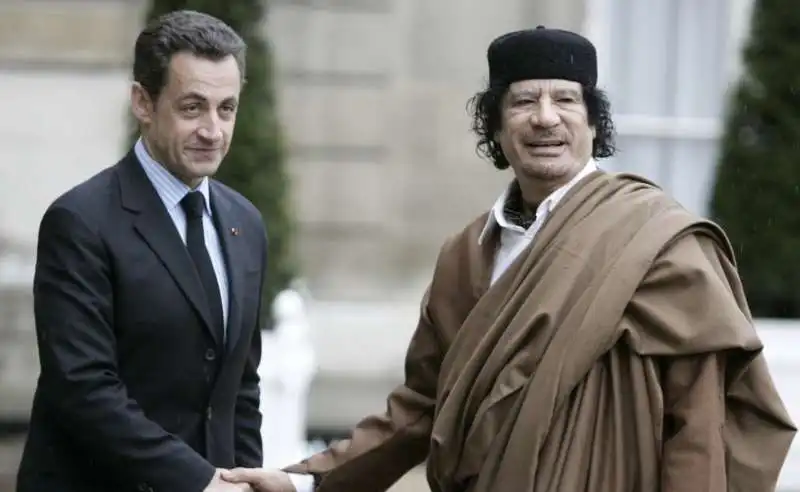 nicolas sarkozy   muammar gheddafi    4