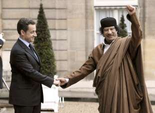 nicolas sarkozy muammar gheddafi 6