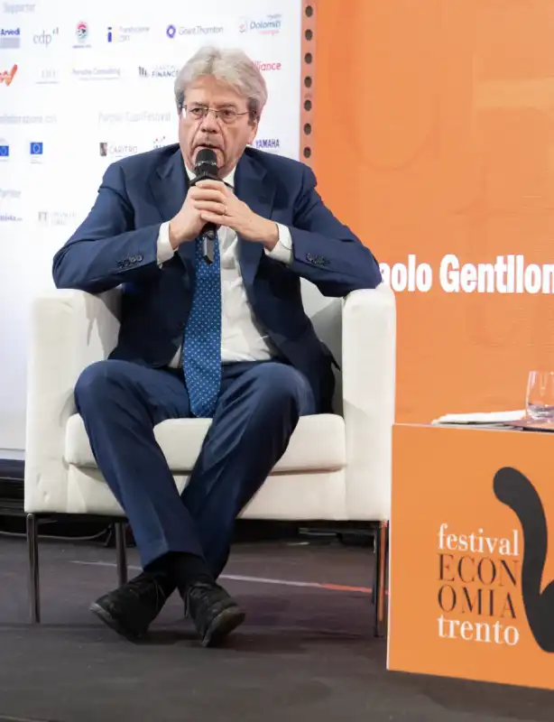 paolo gentiloni al festival dell economia di trento 4